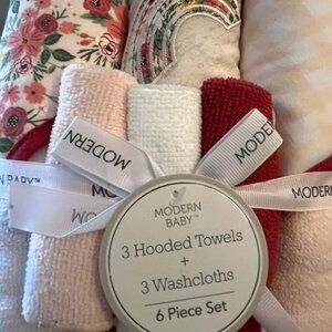 NWT Modern Baby 6 Piece Baby Girl Bath Set 3 Hooded Towels 3 Washcloths